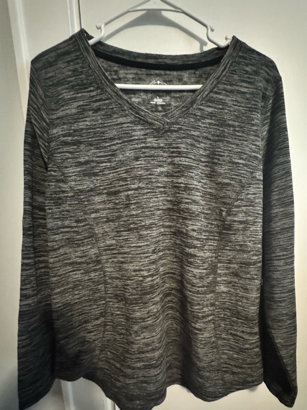 St. John's Bay Heathered Gray V-Neck Long Sleeve Sweater